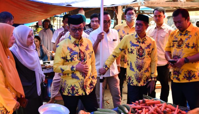 Kunker Bupati Kepasar. Pemda Soppeng Akan Buat Kebijakan Khusus Mendorong Pemanfaatan Gedung Pasar, Dan Mencari Solusi Biaya Sewa Kios