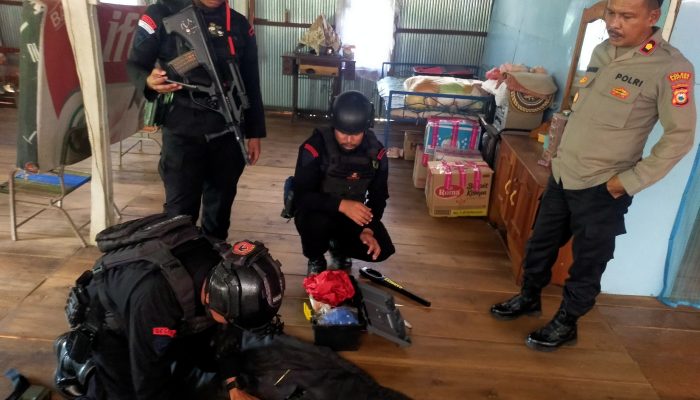 Handak Militer Jenis Mortir Diserahkan Oleh Keluarga Purn Polri