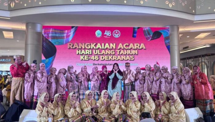 Sutera Soppeng: Sentuhan Alami, Wastra Abadi di Panggung Dekranas